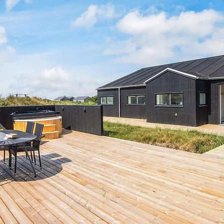 5 Star In Lokken-by Traum 루켄